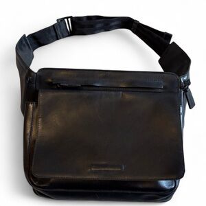 Kenneth Cole Black Leather Men's Messenger Carry All Belt Bag